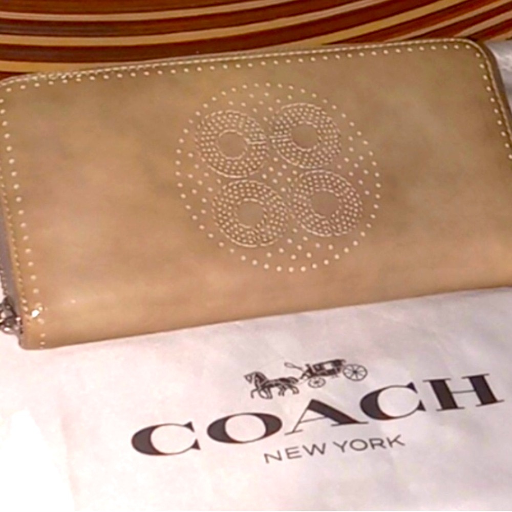 COACH Continental Long Zippy Wallet Light Brown Leather Wallet